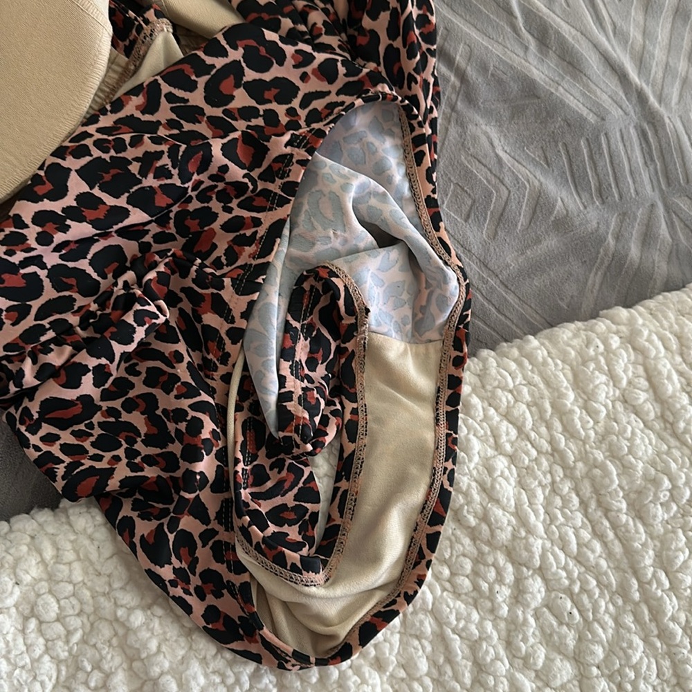 Kona Sol leopard 1 piece bathing suit - Picture 5 of 7